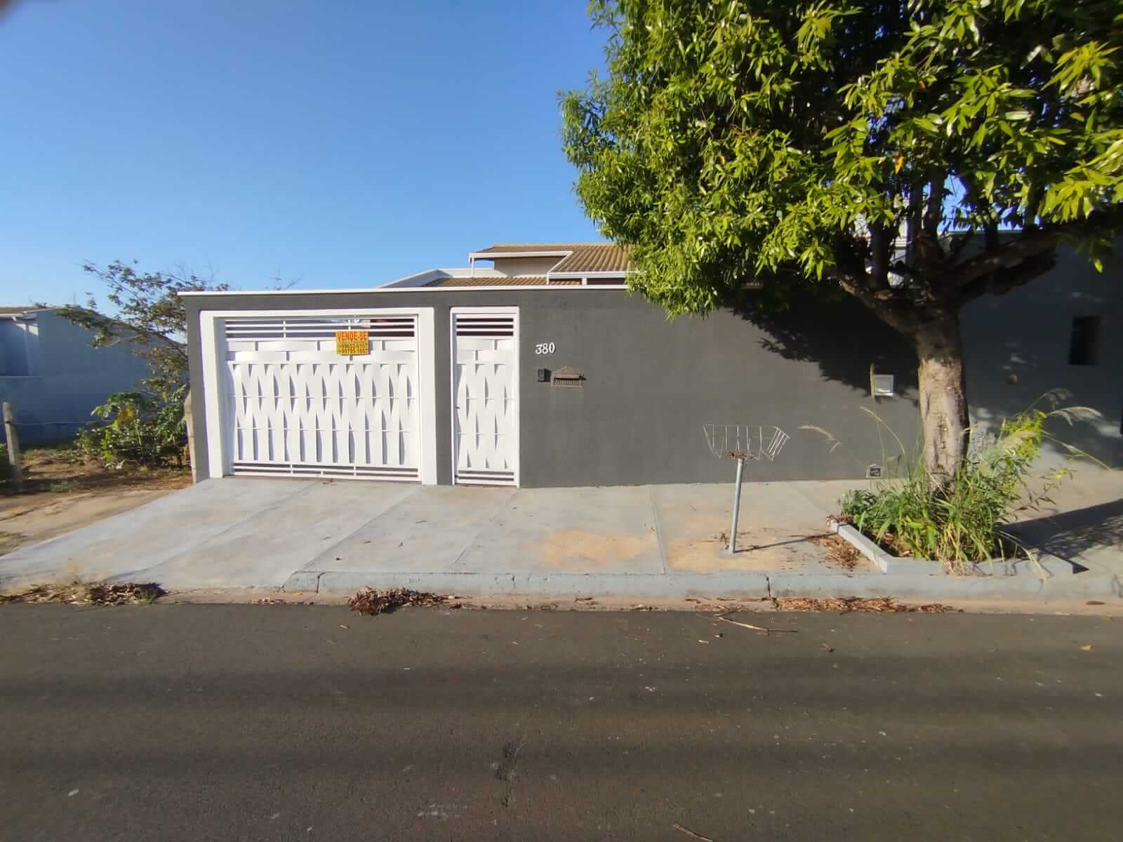 CASA COM 3 DORMITÓRIOS + EDÍCULA COMPLETA À VENDA EM TERRENO DE 250M² POR R$750.000,00