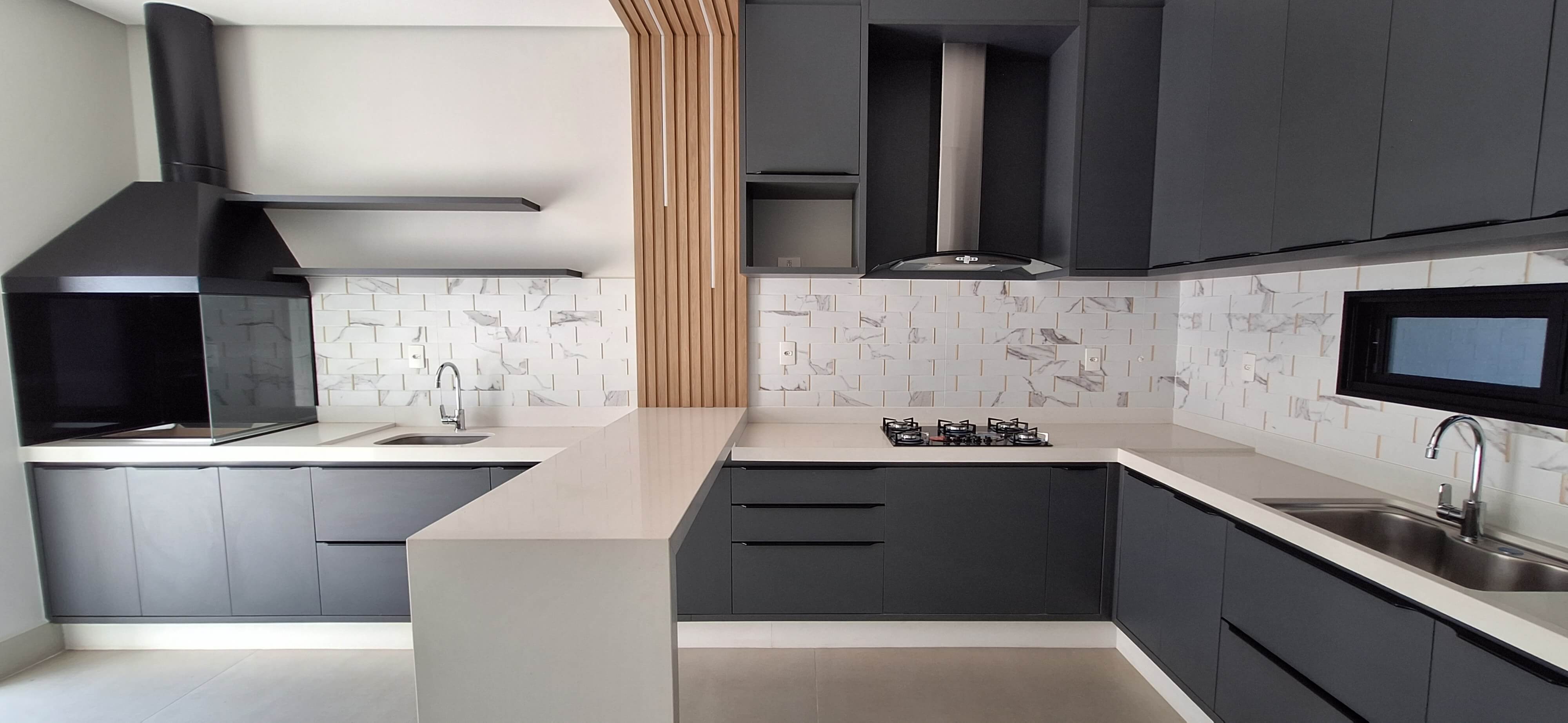  CASA TÉRREA 3 SUÍTES, FUNDO COM ÁREA VERDE  E ÓTIMA LOCALIZAÇÃO POR R$1.150.000