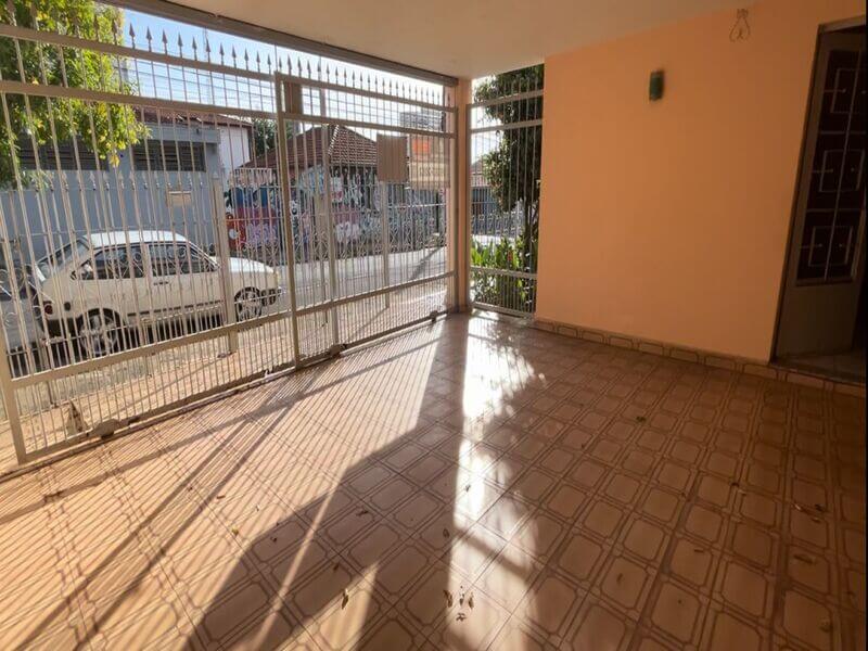 DUAS CASAS ANTIGAS NA RUA 24 DE MAIO EXCELENTE LOCALIZAÇAO PARA COMERCIO