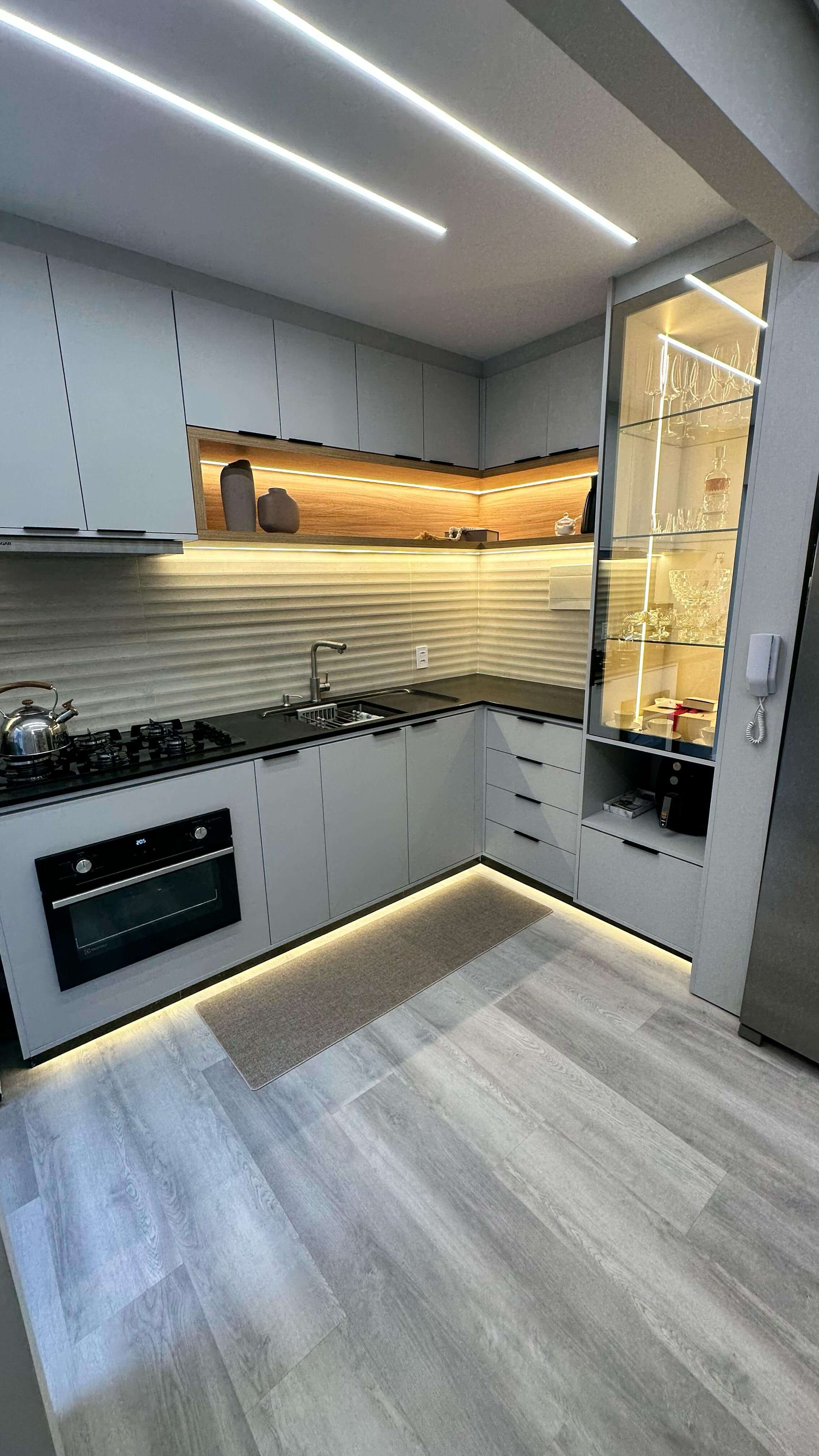 LINDO APARTAMENTO, TODO MOBILIADO E EQUIPADO VILA VIC BRUXELAS, 53m² POR R$400.000,00