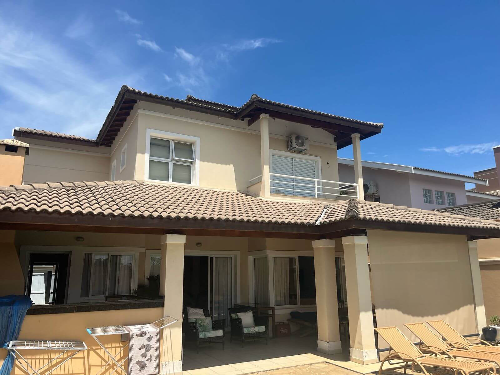 MARAVILHOSA CASA ASSOBRADA COM PISCINA EM CONDOMÍNIO NOBRE POR APENAS R$1.640.000,00 JD.RESIDENCIAL VILLA SUÍÇA