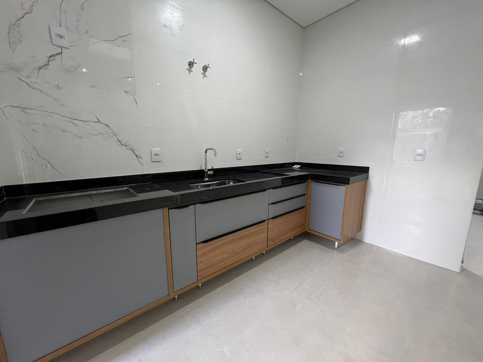 NOVÍSSIMA CASA A VENDA PRÓXIMA AO CENTRO DE INDAIATUBA/SP R$750.000,00