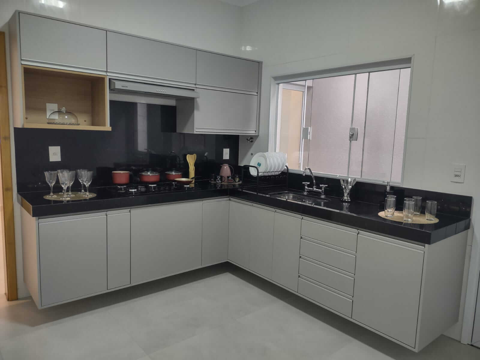 NOVÍSSIMA CASA TÉRREA EM BAIRRO TRADICIONAL DE INDAIATUBA!! R$790.000,00