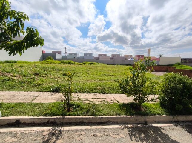 TERRENO NO JARDIM DAS ANDORINHAS POR R$ 277.095,00